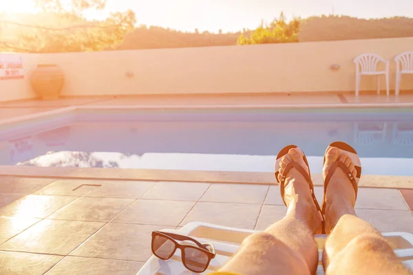 Godetevi Vacanze Estive Vicino Alla Piscina — Foto Stock