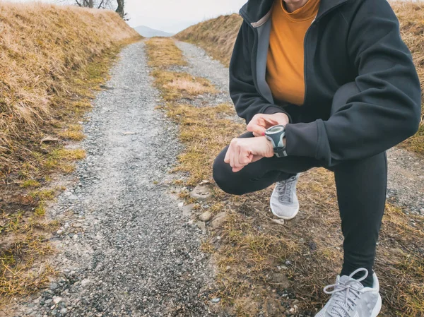 Femme Adulte Jogging Exercice Sur Une Route Montagne Dans Nature — Photo