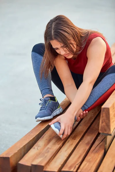 Joven Deportista Con Dolor Lesión Durante Ejercicio Trotar Parque — Foto de Stock