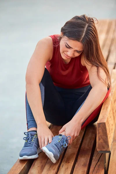 Joven Deportista Con Dolor Lesión Durante Ejercicio Trotar Parque — Foto de Stock