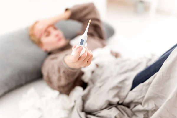 Donna Malata Letto Infezioni Virus Influenza Allergia Problemi Salute Stagionale — Foto Stock