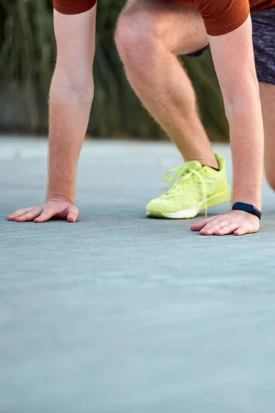 Jonge Moderne Man Joggen Sporten Een Stadspark — Stockfoto