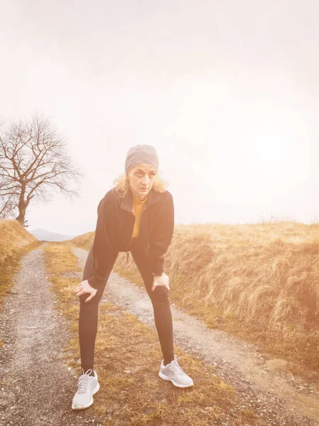 Femme Adulte Jogging Exercice Sur Une Route Montagne Dans Nature — Photo