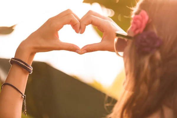 Aşk Romantizm Için Kalp Şekli Evrensel Işaret — Stok fotoğraf