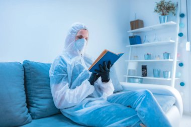Kendini soyutlama ve evde oturma, hobi edinme, kitap okuma, önleme, histeri, virüs ve hastalık korkusu..