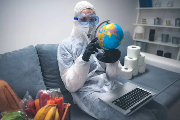 Quarantine Isolation Virus Outbreak Groceries Food Stock Working Home Internet — Stock Photo, Image