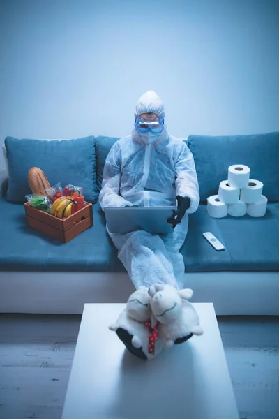 Quarentena Isolamento Durante Surto Vírus Mantimentos Alimentos Estoque Trabalhando Casa — Fotografia de Stock