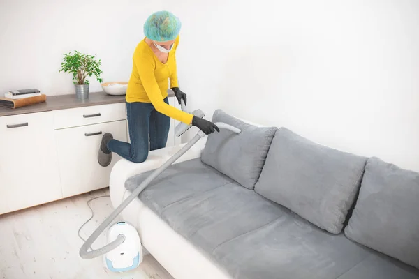 Casa Apartamento Sala Esterilização Descontaminação Limpeza Aspiração Com Aspirador Tempo — Fotografia de Stock