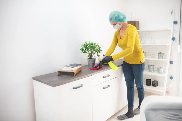 Esterilización Domiciliaria Habitación Con Producto Desinfectante Tiempos Virus Peligrosos — Foto de Stock