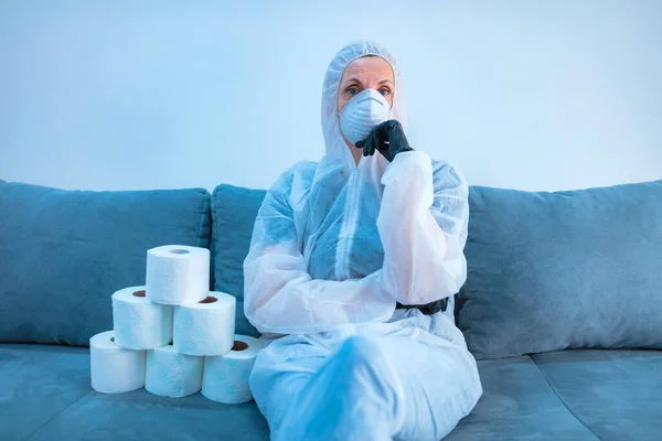 Coronavirus Covid Hysteria Toilet Paper Illustrative Presentation Real Panic Stockpiling — Stock Photo, Image