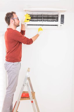 Klima servisi ve bakım, klima ünitesinin tamiri ve tehlikeli patojenlerin filtrelerinin temizlenmesi / dezenfekte edilmesi.