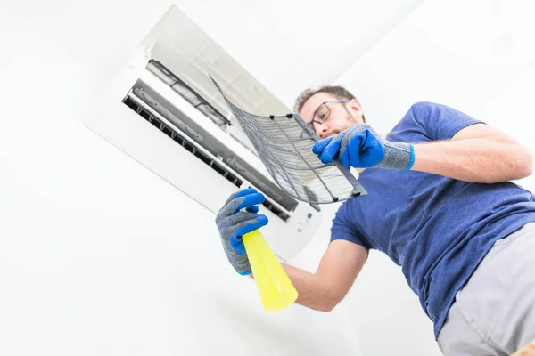 Aircondition Service Maintenance Fixing Unit Cleaning Disinfecting Filters Dangerous Pathogens — Stock Photo, Image