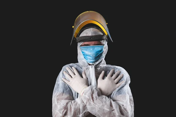 看護師 外科医 保護マスク 手袋を使って作業する心理学者は パニック パンデミックの日に人々を助ける 黒の背景に撮影スタジオ — ストック写真