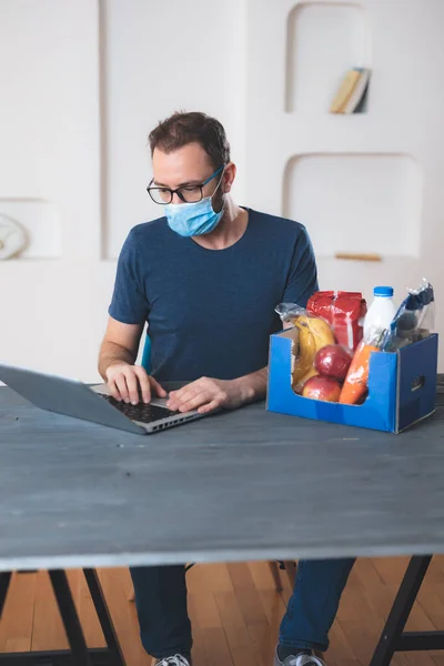 Vendedor Tomando Pedidos Través Internet Durante Brote Virus Todo Mundo — Foto de Stock