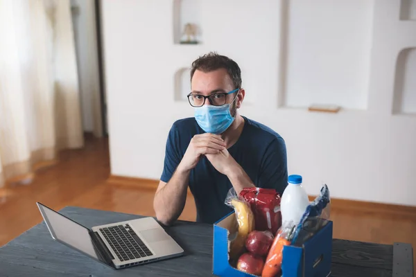 Verkäufer Der Während Des Weltweiten Virus Ausbruchs Bestellungen Über Das — Stockfoto