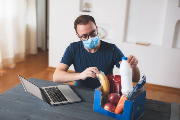 Verkäufer Der Während Des Weltweiten Virus Ausbruchs Bestellungen Über Das — Stockfoto