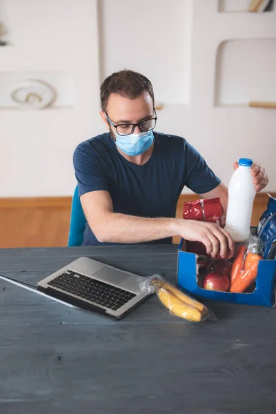 Vendeur Prenant Des Commandes Sur Internet Pendant Épidémie Virus Dans — Photo