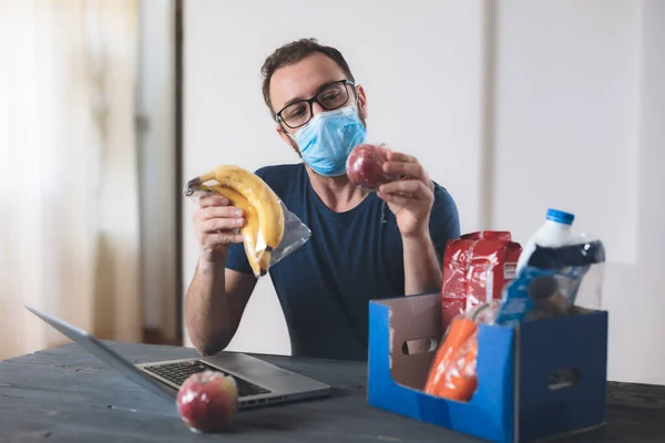 Verkäufer Der Während Des Weltweiten Virus Ausbruchs Bestellungen Über Das — Stockfoto