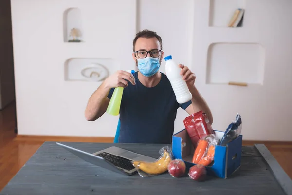 Vendedor Esterilización Alimentos Preparados Para Orden Través Internet Durante Brote — Foto de Stock