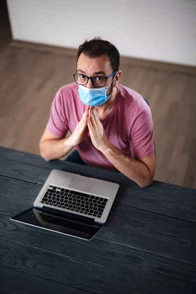 Freelancer Medical Protective Mask Working Home Days Pandemic Social Distancing — Stock Photo, Image