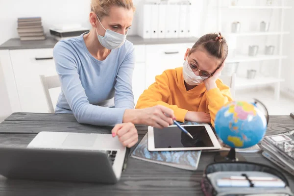 Kind Thuis Studeren Onderwijs Thuisonderwijs Met Prive Leraar Moeder Met — Stockfoto