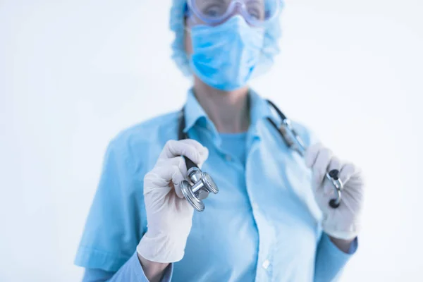 Lekarz Pielęgniarka Chirurg Psycholog Pracujący Maską Ochronną Okularami Rękawicami Pomagającymi — Zdjęcie stockowe