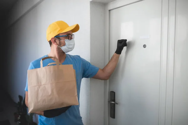 Tipo Entrega Con Caja Protectora Máscara Bolsa Con Comestibles Punto — Foto de Stock