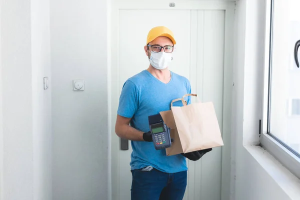 Tipo Entrega Con Caja Protectora Máscara Bolsa Con Comestibles Punto — Foto de Stock