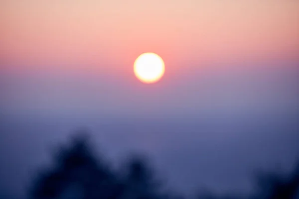 Entfokussierte Sonne Knapp Über Dem Horizont Natürliche Unscharfe Bilder Für — Stockfoto