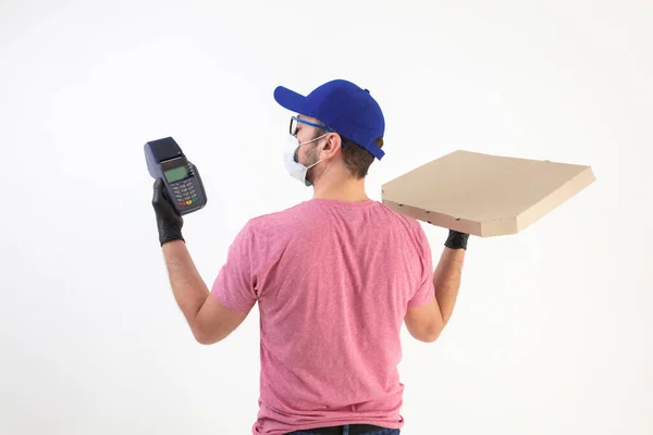 Dostawca Maską Ochronną Trzymając Pudełko Pizzy Pos Bezdotykową Płatność — Zdjęcie stockowe