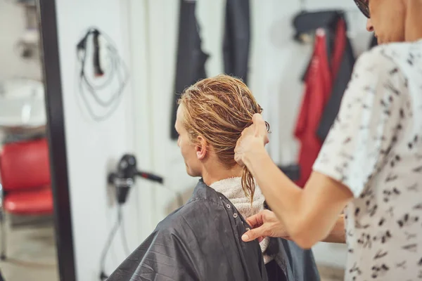 Peluquería Cortar Cabello Salón —  Fotos de Stock