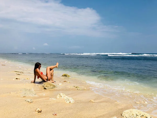 Mujer Joven Disfrutando Del Verano Océano Agua Mar —  Fotos de Stock