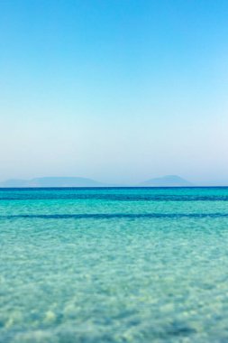 Uzak bir ada cenneti Egzotik canlı renklerle.