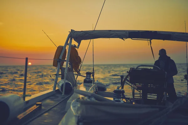 Sailor Steering Sailing Boat Rudder Dawn Twilight Time Tje Open — Stock Photo, Image