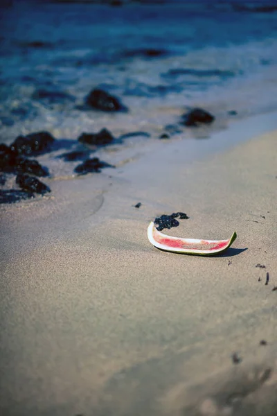 Desperdício Melancia Semelhante Barco Distante Paraíso Ilha Remota Com Cores — Fotografia de Stock