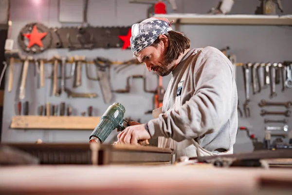 Male Carpenter Working Old Wood Retro Vintage Workshop — Stock Photo, Image