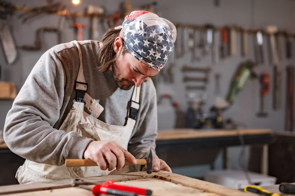 Male Carpenter Working Old Wood Retro Vintage Workshop — Stock Photo, Image