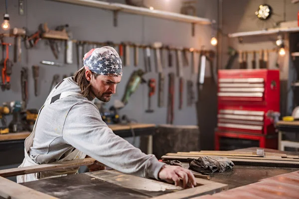 Male Carpenter Working Old Wood Retro Vintage Workshop — Stock Photo, Image