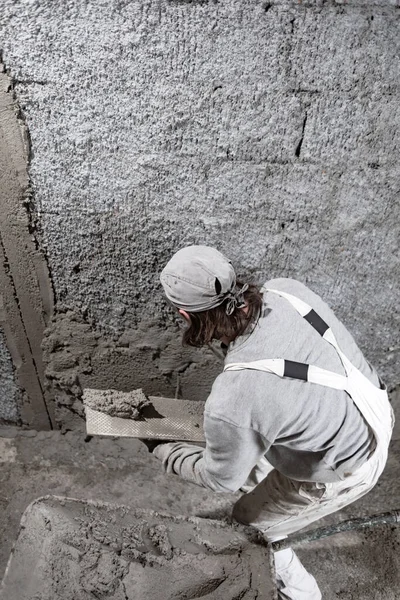 Vrai Ouvrier Construction Faisant Mur Intérieur Nouvelle Maison — Photo