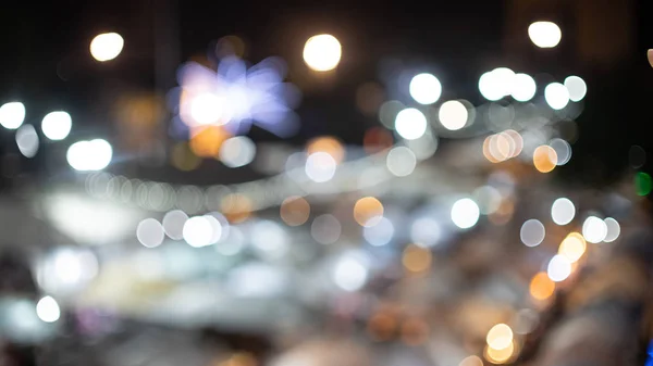 Bokeh abstracto de las luces del mercado nocturno —  Fotos de Stock