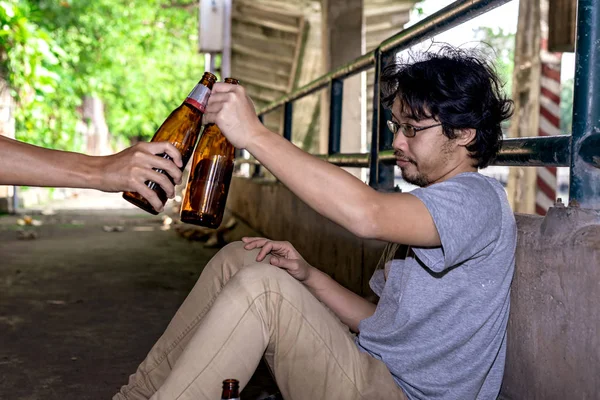 Portrait of a drunkard colliding with a drunken man — 스톡 사진