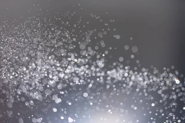 Abstraktes Bokeh aus Licht und Wasserspray im Hintergrund von vari — Stockfoto