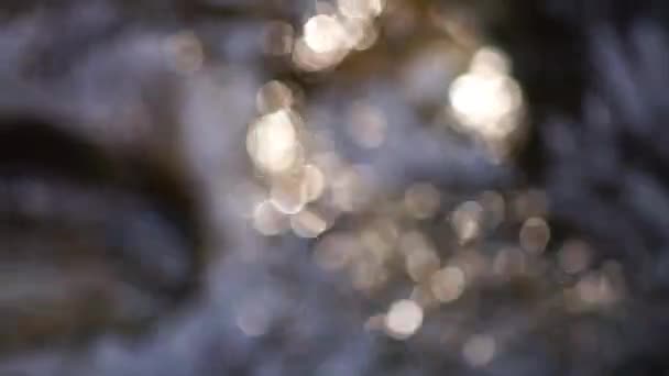 Images Bokeh de l'eau et du soleil dans les ruisseaux 