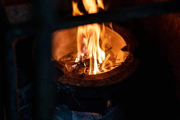 Tűz Képe Egy Ősi Tűzhelyen — Stock Fotó