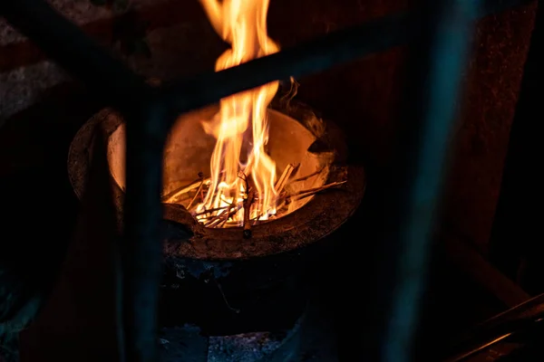 Tűz Képe Egy Ősi Tűzhelyen — Stock Fotó