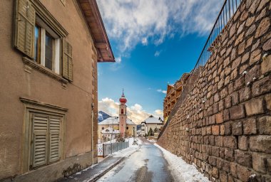 İtalya'da alp köyünde Kilise