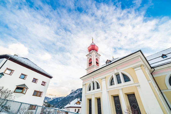 Kostel Alpské Vesnici Itálii — Stock fotografie