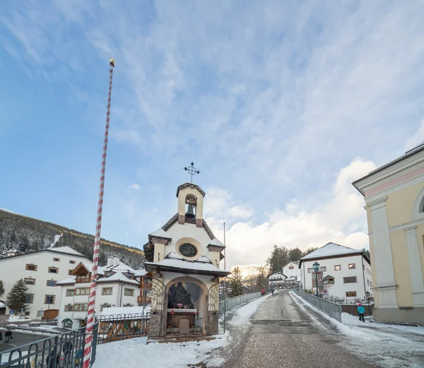 Kostel Alpské Vesnici Itálii — Stock fotografie