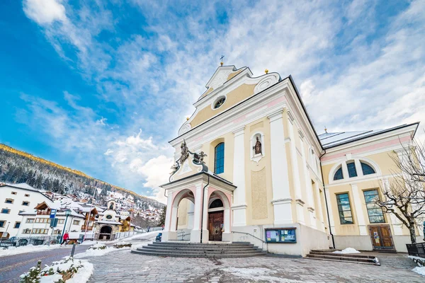 Kostel Alpské Vesnici Itálii — Stock fotografie