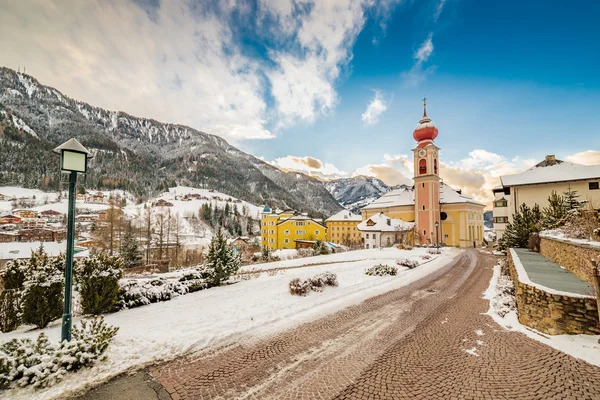 Iglesia Pueblo Alpino Italia — Foto de Stock
